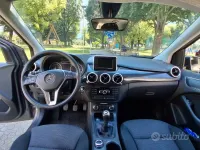 Usata Mercedes B200 140 CV (102 kW) 2013 Grigio Utilitaria