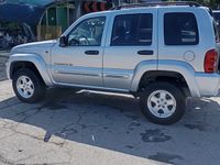 Usata Jeep Cherokee 163 CV (119 kW) 2005 Grigio SUV