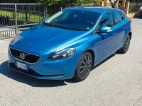 Usata Volvo V40 120 CV (88 kW) 2016 Blu Berlina