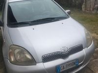 Usata Toyota Yaris 68 CV (50 kW) 2002 Grigio Utilitaria