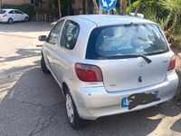 Usata Toyota Yaris 68 CV (50 kW) 2001 Grigio Utilitaria