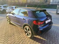 Usata Audi A1 Ambiente 110 CV (80 kW) 2023 Bicolor blu / tetto nero SUV