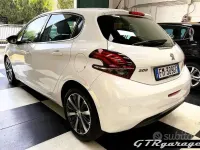 Usata Peugeot 208 Allure 100 CV (73 kW) 2017 Bianco banquise Utilitaria