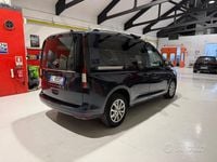 Usata Ford Tourneo 115 CV (84 kW) 2022 Blu Berlina
