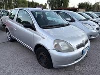 Usata Toyota Yaris Sol 67 CV (49 kW) 2002 Grigio Berlina