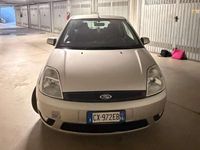 Usata Ford Fiesta 75 CV (55 kW) 2005 Grigio Utilitaria