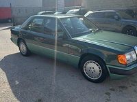 Usata Mercedes E200 122 CV (89 kW) 1991 Verde Berlina