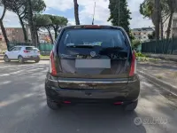 Usado Lancia Musa 77 CV (56 kW) 2012 Negro Monovolumen