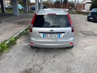 Usata Ford Fiesta 68 CV (50 kW) 2007 Grigio Berlina