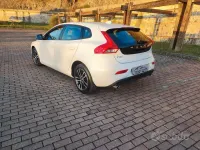 Usata Volvo V40 120 CV (88 kW) 2018 Bianco Berlina