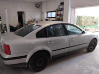 Usata VW Passat 101 CV (74 kW) 1998 Grigio Berlina