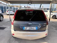 Usata Ford Fiesta Ghia 70 CV (51 kW) 2008 Grigio Utilitaria
