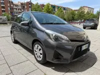 Usata Toyota Yaris Hybrid 74 CV (54 kW) 2014 Grigio Berlina