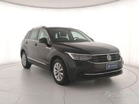 Usata VW Tiguan Life 122 CV (89 kW) 2023 Deep black perlato SUV