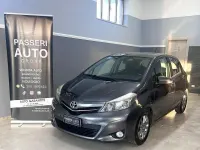 Usata Toyota Yaris Style 90 CV (66 kW) 2014 Grigio Utilitaria