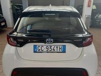 Usata Toyota Yaris Hybrid Active 73 CV (53 kW) 2020 Bianco Berlina
