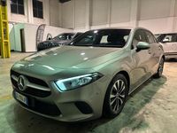 Usata Mercedes A180 Business 116 CV (85 kW) 2020 Oro Berlina