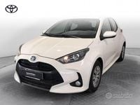 Usata Toyota Yaris Hybrid Active 116 CV (85 kW) 2022 Bianco Berlina