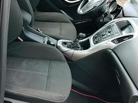 Käytetty Opel Astra 180 HP (132 kW) 2010 Musta Sedan