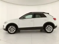 Usata VW T-Roc Life 116 CV (85 kW) 2023 Pure white nero SUV