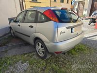 Usata Ford Focus Zetec 101 CV (74 kW) 2000 Grigio Berlina