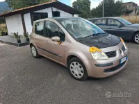 Usata Renault Modus Dynamique 98 CV (72 kW) 2005 Marrone Monovolume
