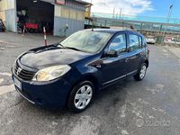 Usata Dacia Sandero Lauréate 74 CV (54 kW) 2010 Blu Berlina