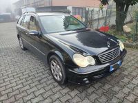 Usata Mercedes 220 150 CV (110 kW) 2006 Nero Station wagon
