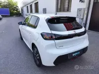 Usata Peugeot 208 Allure 102 CV (75 kW) 2022 Bianco Utilitaria