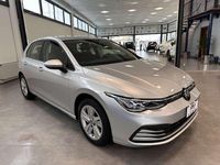 Usata VW Golf VIII Life 110 CV (80 kW) 2023 Grigio argento met Berlina