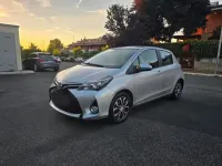 Usata Toyota Yaris Hybrid Active 73 CV (53 kW) 2015 Argento Berlina