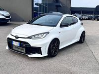 Usata Toyota Yaris 280 CV (205 kW) 2024 Bianco Utilitaria
