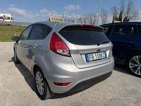 Usata Ford Fiesta 60 CV (44 kW) 2015 Grigio Berlina