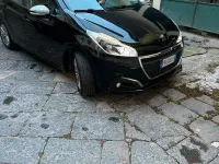 Usata Peugeot 208 82 CV (60 kW) 2018 Nero Utilitaria