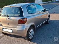 Usata Toyota Yaris 75 CV (55 kW) 2003 Grigio Utilitaria