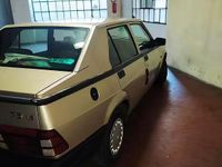 Usata Alfa Romeo 75 110 CV (80 kW) 1989 Argento Berlina