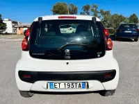 Usata Peugeot 107 Active 68 CV (50 kW) 2014 Bianco Utilitaria