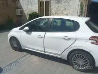Usata Peugeot 208 68 CV (50 kW) 2012 Bianco Utilitaria
