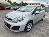 Usata Kia Rio 75 CV (55 kW) 2014 Grigio Berlina