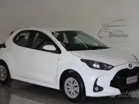 Usata Toyota Yaris Hybrid Active 116 CV (85 kW) 2024 Bianco Berlina