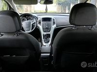 Käytetty Opel Astra 180 HP (132 kW) 2010 Musta Sedan