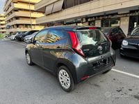 Usata Toyota Aygo Connect Style 72 CV (52 kW) 2021 Grigio Utilitaria