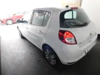 Usata Renault Clio II Dynamique 75 CV (55 kW) 2011 Bianco pastello Berlina