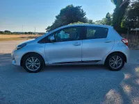 Usata Toyota Yaris Hybrid Active 73 CV (53 kW) 2017 Grigio Berlina