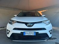 Usata Toyota RAV4 Business Edition 142 CV (104 kW) 2017 Bianco Berlina