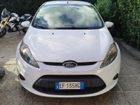 Usata Ford Fiesta 68 CV (50 kW) 2011 Bianco Utilitaria