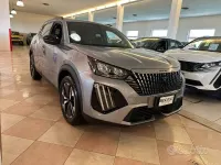 Usata Peugeot 2008 Allure 101 CV (74 kW) 2024 Grigio metallizzato SUV