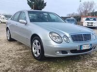 Usata Mercedes E270 Avantgarde 177 CV (130 kW) 2003 Grigio Utilitaria