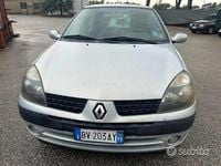 Usata Renault Clio II Expression 98 CV (72 kW) 2001 Grigio Berlina