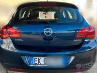 Usata Opel Astra 110 CV (80 kW) 2012 Berlina